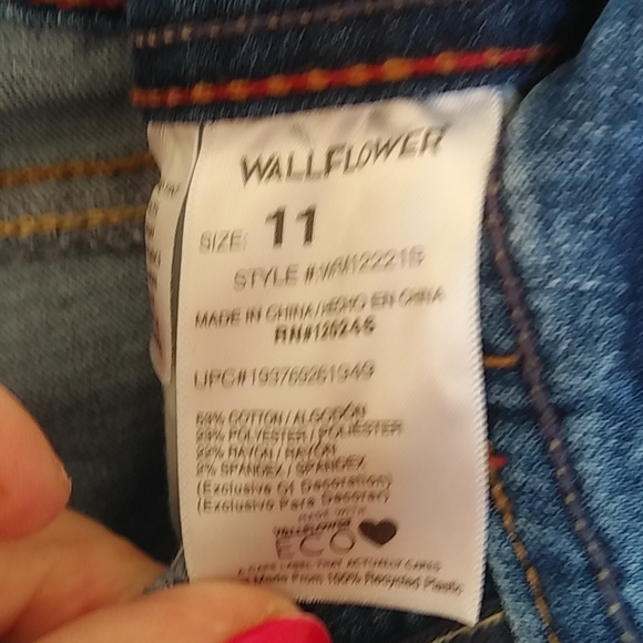 Wallflower size 11 Junior's Faded Blue Jeans. - Picture 4 of 5